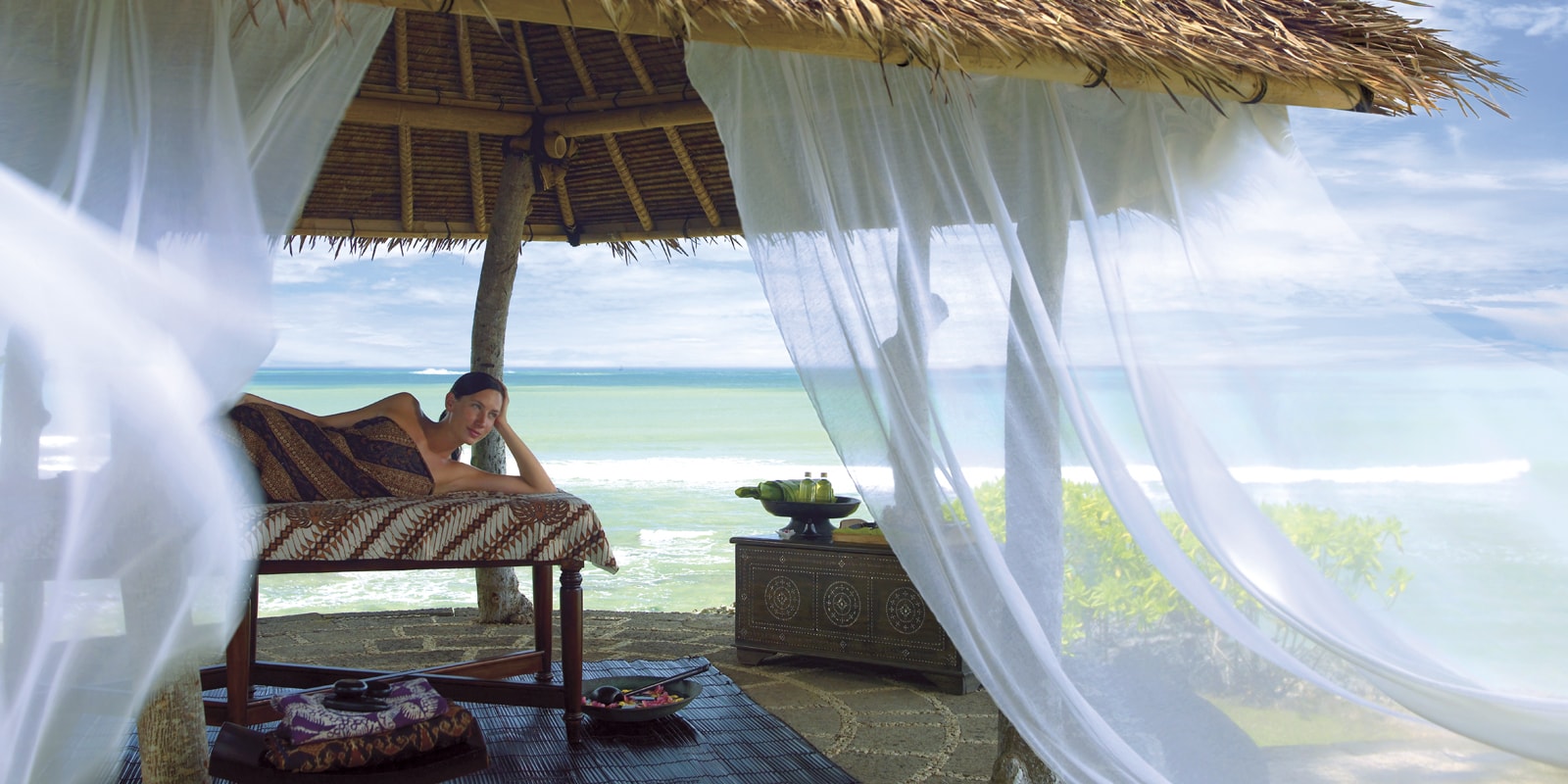 OCOA-1600x800-HONEYMOON-3